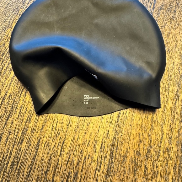 Bundle of 5 Swim Caps! Betty Designs, Zone 3, Sports & TYR - Picture 7 of 8